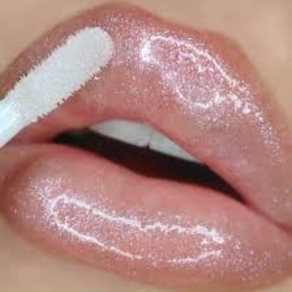 htyler1722 is going live!   lipgloss, lashes, & lux! - Picture 4 of 7